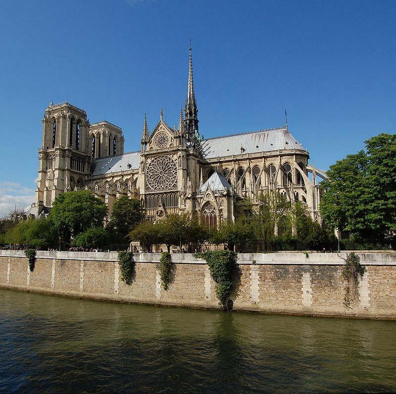 2. Notre Dame Katedrali (Cathédrale Notre Dame de Paris) Fransa'da bulunan dünyaca ünlü bir katedraldir. Meryem Ana'ya ithafen isimlendirilmiştir.
