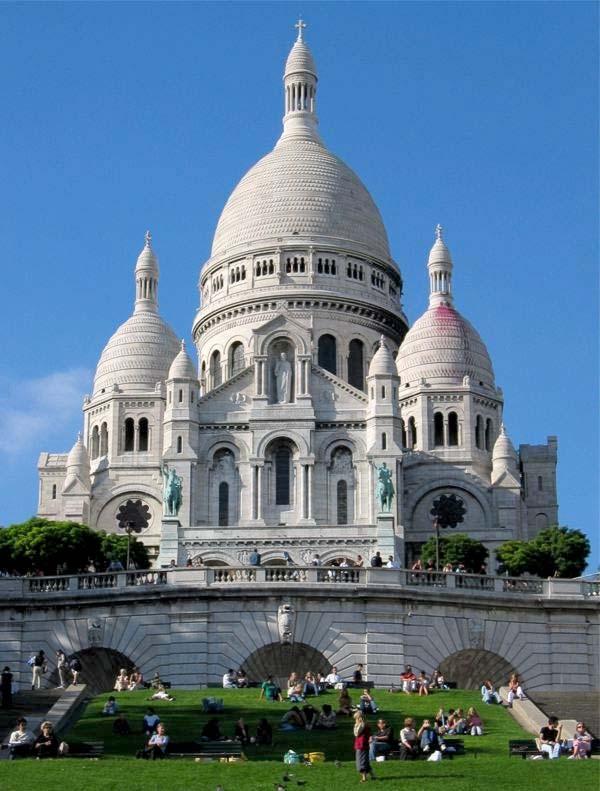 6. Kutsal Kalp Bazilikası (Basilique du Sacré-Cœur) Parisin Montmartre mahallesinde bulunan önemli bir Hıristiyan yerleşimidir.