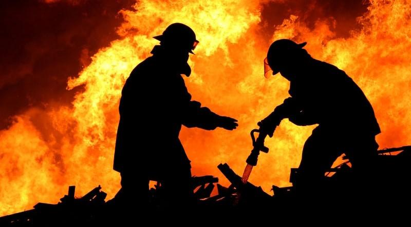 Temel Yangın Eğitimi Yangın Söndürme Tatbikatı Tahliye tatbikatı BU EĞİTİMİ NEDEN ALMALISINIZ? Birçok afette ve olayda en tehlikeli müdahale şekli; yetersiz bilgi ve yanlış müdahale tarzıdır.