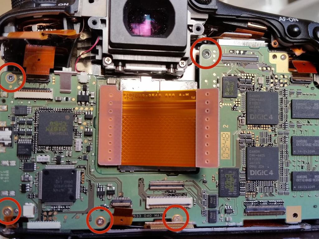 Canon EOS 7D Bent CF Pin Fix / Kart Okuyucu Değiştirme Adım 16 Artık tüm