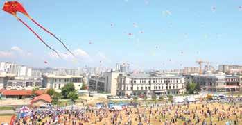 Festivalde vatandaşlara 10 bin uçurtma dağıtıldı. İstanbul Sabahattin Zaim Üniversitesi Halkalı yerleşkesinde gerçekleşen Uçurtma Şenliği bu yıl da coşku ve eğlencenin adresi oldu.