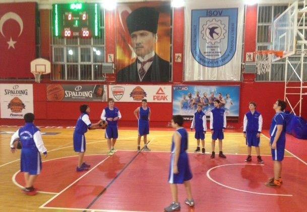 Newsletter No: 6 (2 January 13 February 2017 ) Page 2 BASKETBALL HS BASKETBALL ENKA Sport Club Star Basketball Team defeated Erk Basketball Academy at Bayrampaşa Sport Hall.