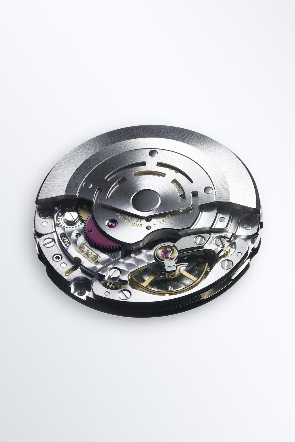 Özellikler 3135 MEKANİZMASI Rolex Deepsea, otomatik kurma özelliğine sahip, tamamen Rolex tarafından geliştirilmiş ve üretilmiş mekanik bir mekanizma olan kalibre 3135 ile donatılmıştır.