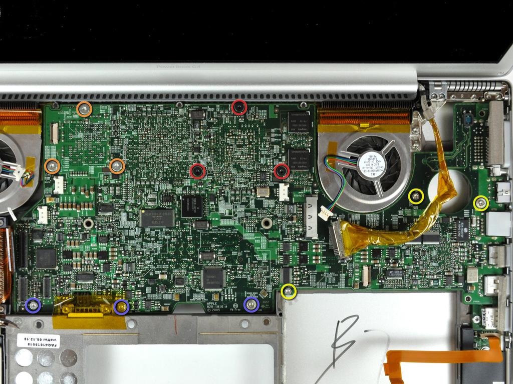PowerBook G4 Alüminyum 17 "1.67 GHz (Yüksek Çözünürlüklü) Isı Emici ve Fan Düzeneği Değiştirme Adım 42 Aşağıdaki 12 vidayı çıkarın: Üç siyah 5.