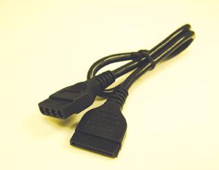 Adım 4: SATA sinyal kablosunun bir ucunu bağlantı ayağı üzerindeki harici SATA konektörüne