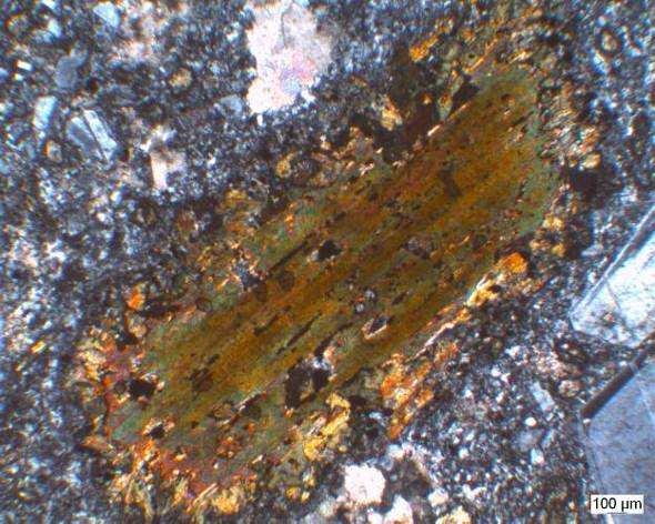 Biyotit minerali hornblend andezitlerde diğer fenokristallere göre daha az