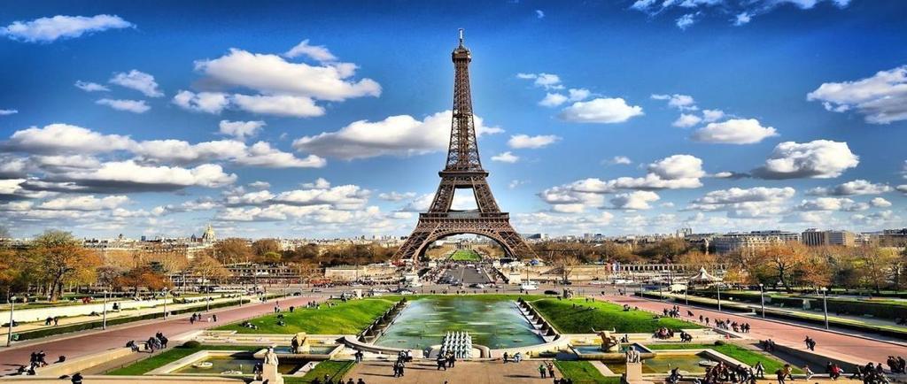 Invalides ), 3. Alexandre Köprüsü, Orsay Müzesi, Louvre Müzesi, Chatelet Semti, Vendome Meydanı, Madeleine Kilisesi, Trocadero Meydanı, Rivoli Caddesi görülecek yerler arasındadır.