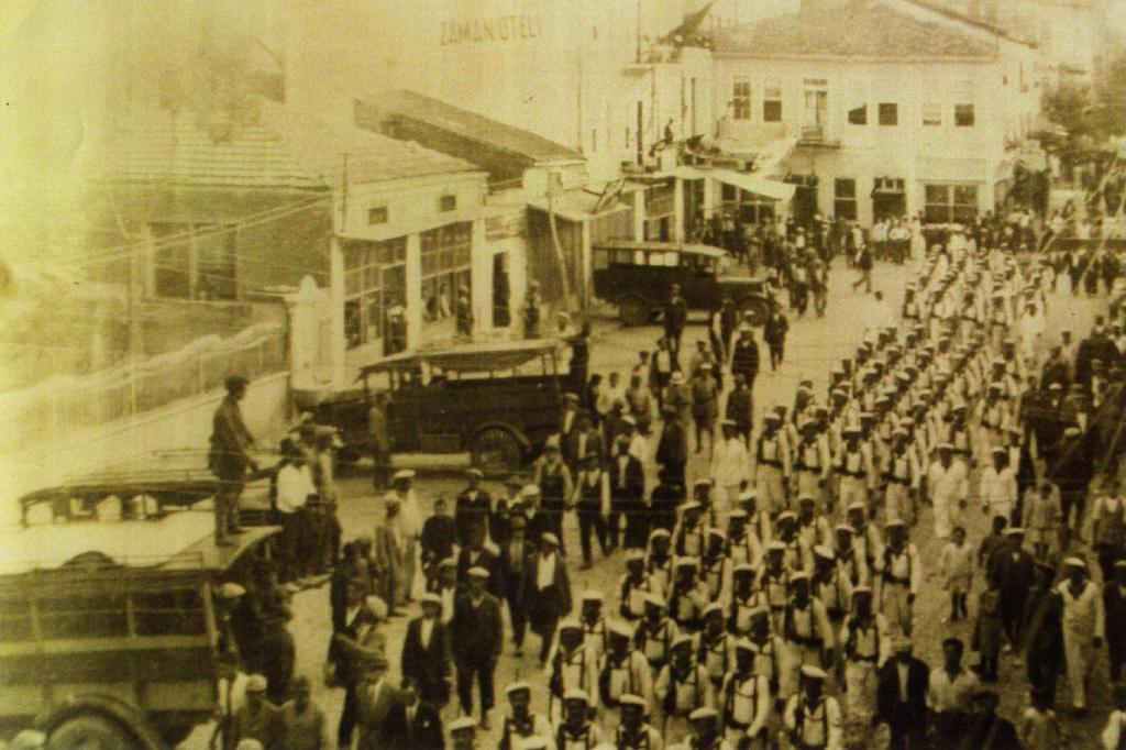 1930 yılına kadar Samsun da Bahriye Mektebi varlığını sürdürüyor.