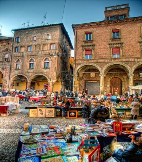 Bologna tarih açısından İtalya nın en önemli şehirlerindendir. Ayrıca yemek kültürü olarak en gelişmiş şehridir. 1088 yılında kurulan dünyanın en eski üniversitesi bu şehirde bulunmaktadır.