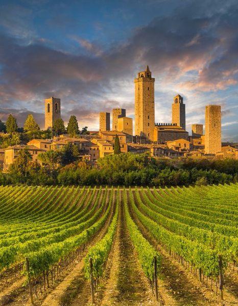 İlk noktamız başta peyniri olmak üzere bal, şarap ve zeytinyağı ile ünlü olan Siena yönetimine bağlı Pienza olacaktır. Bu küçük kasaba Unesco Dünya Mirası Listesi nde yer almaktadır.