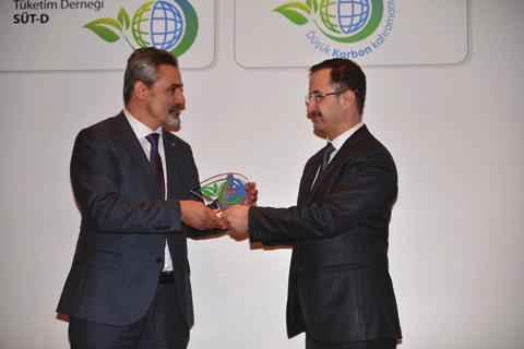 2 ENERVİS TEN HABERLER Enervis Düşük Karbon Kahramanları Ödülü aldı EWE Turkey Holding in enerji verimliliği ve yenilenebilir enerji alanında faaliyet gösteren iştirak firması Enervis, karbon ayak