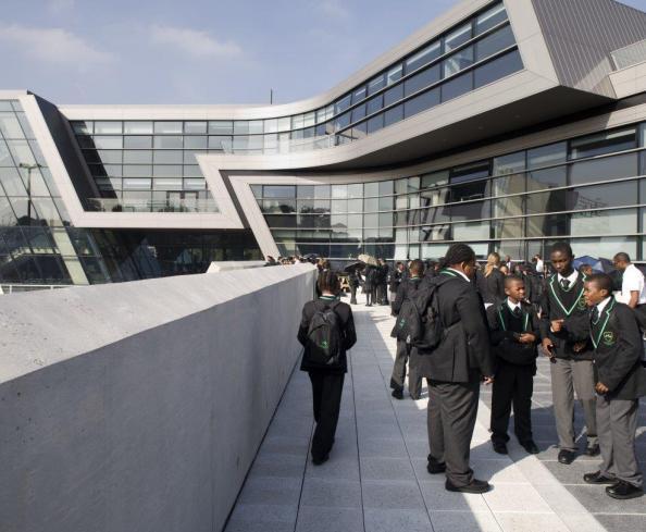 5.2.4. Evelyn Grace Academy Evelyn Grace Academy 2010 yılında İngiltere de Zaha Hadid tarafından tasarlanmıştır.aynı zamanda Zaha Hadid in İngiltere de yaptığı ilk binadır.