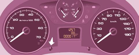 Sürücü mahalli 29 Ekransız gösterge tablosu Tarih ve saat Ekransız orta konsol Ekranlı orta konsol Saati ayarlamak için gösterge tablosunun sol düğmesini kullanınız.