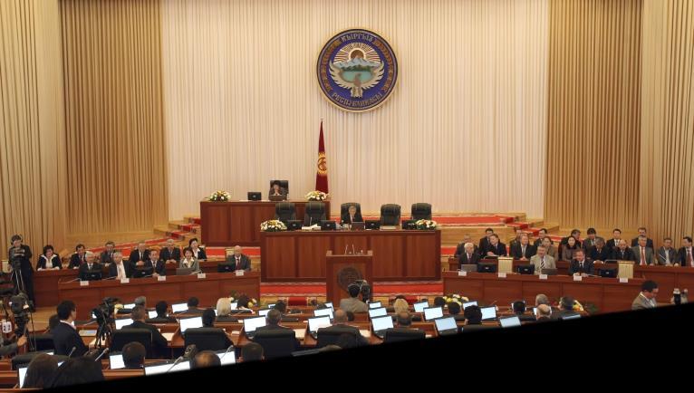 KIRGIZİSTAN DA HÜKÜMETTE REFORM YAPILDI 22 Haziran da Kırgızistan Parlamentosu oturumunda milletvekilleri Hükümetin yeni yapısına destek oyu verdi.