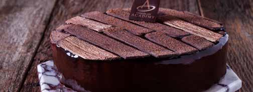 Çıtır fıstık katmanı 240 g Callebaut PRAMANO pralin 42 g kakao yağı 1,50 g tuz Karıştırın. 60 g kavrulmuş fıstık 90 g krep kırığı Kalan malzemeleri ekleyin.