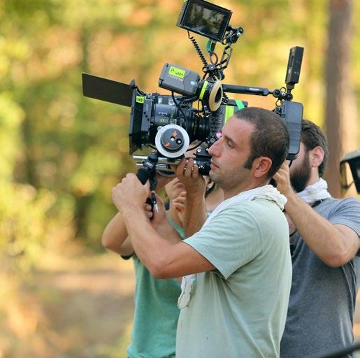 ÖZGÜR EKEN ( GÖRÜNTÜ YÖNETMENİ ) Özgür Eken 1976 yılında İstanbul da doğdu. 1993 yılında televizyon dizilerinde kamera asistanı olarak sektöre girdi.