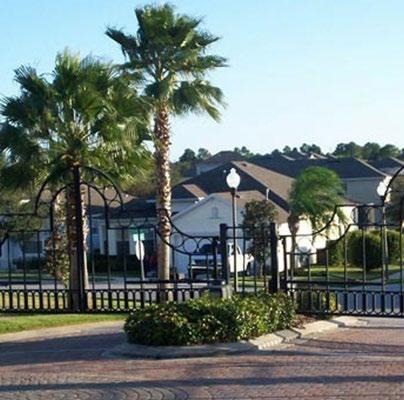 AMERİKA DA EV TÜRLERİ Golf Community House Golf sahası içerisinde bulunan evlerdir. Gate Community House Kapısında güvenlik görevlisi veya kod ile girilen emniyetli evlerdir.