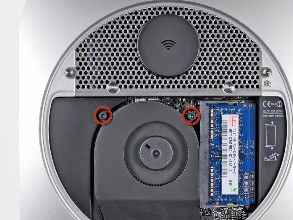 Mac Mini Geç 2012 Harddisk Kablo Değiştirme Adım 3 Fan Anten plaka yakın mantık kartına fanını