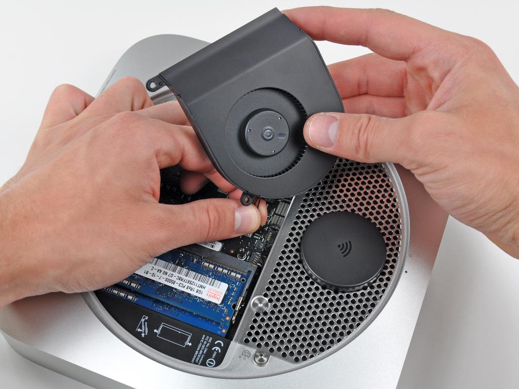Mac Mini Geç 2012 Harddisk Kablo Değiştirme Adım 5 konektörünü erişmek için yeterli izni