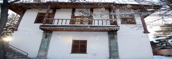 YUSUF ZİYA KÖŞKÜ Erzurum'da 1795-1798 senelerinde valilik yapan Yusuf Ziya Paşa tarafından inşa ettirilen köşk, 1824, 1921 ve 1986 yıllarında birkaç onarım görmesine rağmen esaslı bir restorasyona