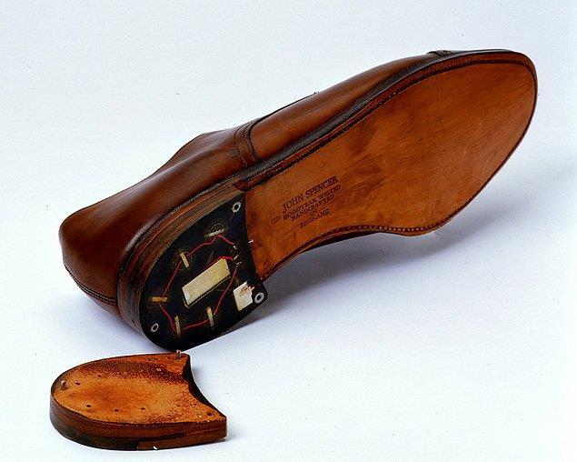 Romanya Gizli Servisi tarafından ABDli bir diplomattan çalınan bu ayakkabı