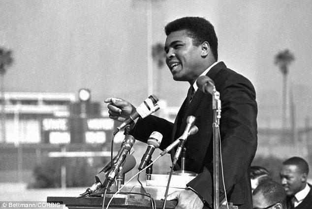 Muhammed Ali nin Vietnam savaşı aleyhinde bir konuşması (Los Angeles Şubat 1968) Ali nin ABD hükümetine karşı bu meydan okuması cezasız kalmadı ve profesyonel boks lisansı iptal edildi.