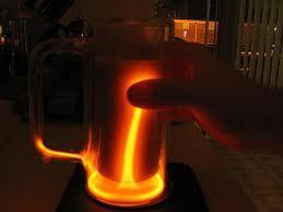 Plazma Hali Plazma Gaz halindeki maddeye enerji vermeye devam edersek, atomların dış kabuklarındaki elektronlar atomdan