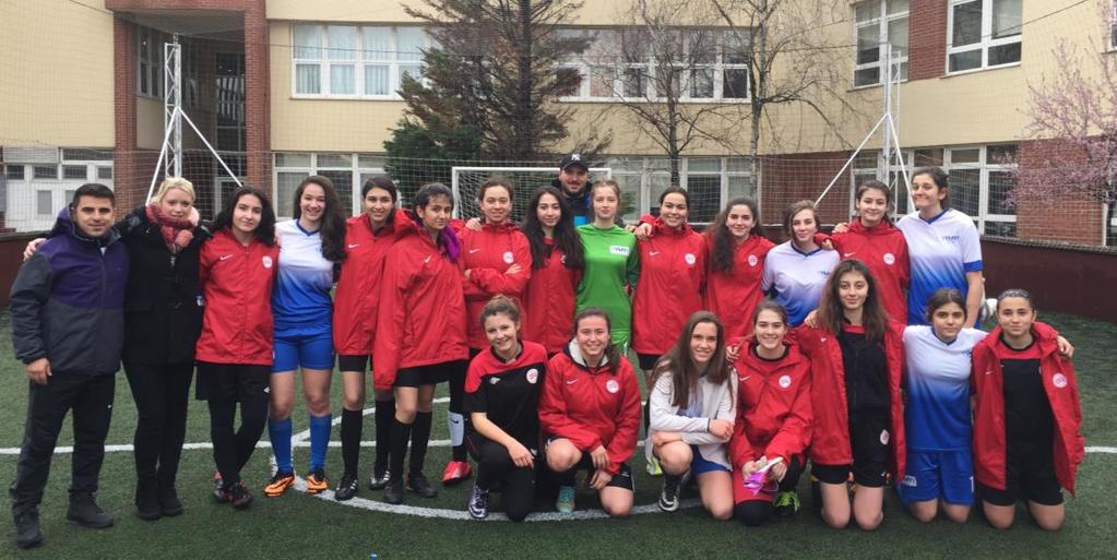 Bülten No: 9 ( 13 Mart - 27 Mart 2017 ) Sayfa 6 FUTBOL ENKA Okulları Genç Kız Futbol Takımımız, 17 Mart Cuma günü okulumuzda Koç Okulları Genç Kız Futbol Takımı nı konuk etti.