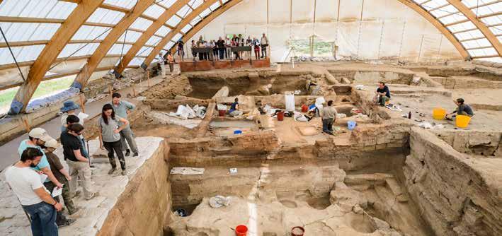 Çatalhöyük 2016 Arkeoloji Yaz Atölyesi ÇATALHÖYÜK ARKEOLOJI YAZ ATÖLYESI Shell & Turcas, dünyanın en çok ilgi gören arkeolojik kazı çalışmalarından biri olan Çatalhöyük kazılarına destek vermektedir.