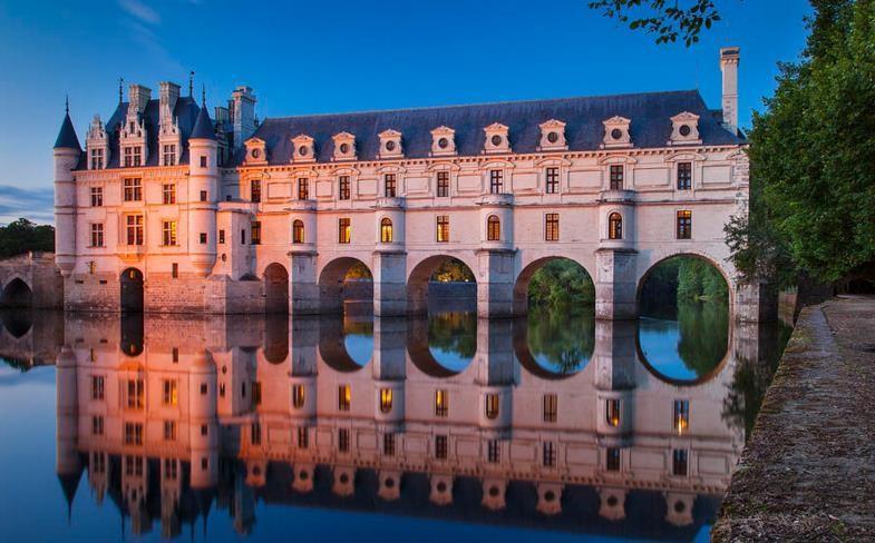 3.Gün Cumartesi Chenonceau Cheverny - Chambord Kahvaltı sonrasında bugün yapacağımız Şato ziyaretlerinde ilk durağımız bölgenin en etkileyici şatosu olan CHENONCEAU Şatosuna gidiyoruz.