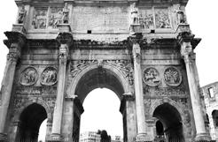 Hüner Şencan 1864 Kapısı, Fransa da örnek leri çokça bulunan herhangi bir za fer takına, katedral cephesine veya tak benzeri çeşme düzenlemeleri ne benzetilebilir.
