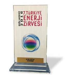Yüksek verimli, son teknoloji doğalgaz, hidroelektrik ve rüzgar santrallerimizle Türkiye nin elektrik ihtiyacının %3 ünü karșılıyoruz.