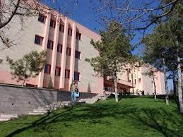 2. YER ve KAPASİTE Halk Sağlığı Anabilim Dalı, Hacettepe Üniversitesi Sıhhiye Yerleşkesinde, Merkez Kütüphanenin de bulunduğu binada zemin, 1. ve 2. katlardadır.