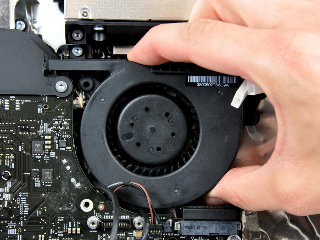 imac üst kenarına doğru konnektörü çekin. Adım 15 ifixit 