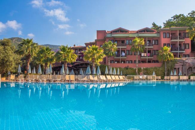 KURUMSAL PROFİLİMİZ Mükemmel güzelliği ile birinci sınıf konforlu konaklama sağlayan Suncity Hotel & Beach Club