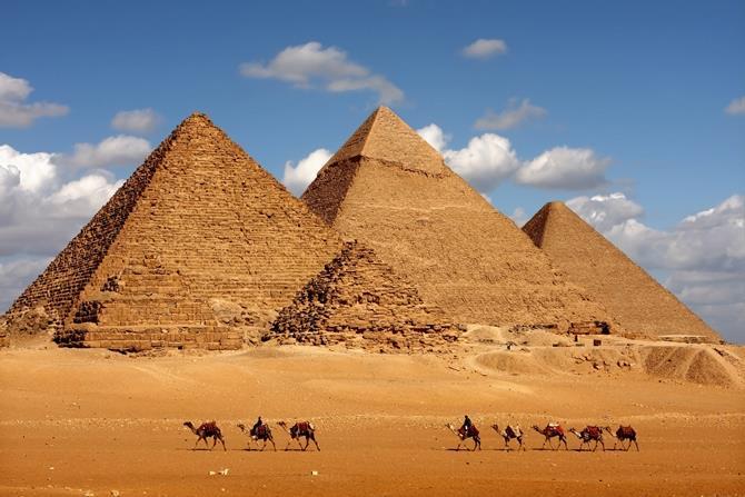Yeryüzünde en esrarengiz yapılardan bir tanesi şüphesiz Mısır Piramitleridir.