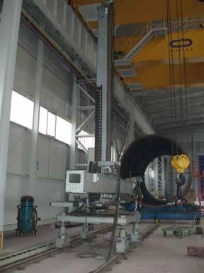 ÖZEL TASARIM ÜRÜNLER KAYNAK ROBOTU KAYNAK ROBOTU Büyük çaplı cebri boruların kaynatılması işleminde kullanılır. Toz altı kaynağı makine üzerinde monte edilir.