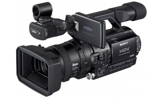 HVR-Z1E HDV 1/3" 3CCD Handheld Camcorder Genel Bakış Affordable migration to High Definition Providing HDV with the 1080i Standard and joining the existing DVCAM range, the HVR-Z1E offers users an