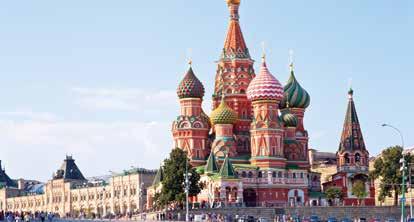 Sprehod po znamenitem trgu, ki ga obdajajo imenitne stavbe iz preteklih stoletij: pisana cerkev Vasilija Blaženega, najbolj prepoznavna stavba v Moskvi, blagovnica Gum, Leninov mavzolej s