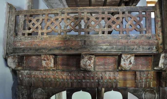 mahfilinin Osmanlı Dönemi nde yapıldığı sanılmaktadır (Web 1, 2015). Müezzinliğin kendisine ait bir de merdiveni bulunmaktadır.