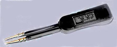 Örneğin A226 kodlu SMD elektrolitik kondansatörün çalışma gerilimi 10 volt ve kapasite değeri 226 = 22 x 10 6 pf = 22 x 10 3 nf = 22 µf dir.
