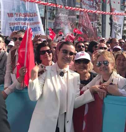 İzmir de Gündoğdu meydanında büyük buluşma gerçekleştirildi. Cumhurbaşkanımız Sayın Recep Tayyip Erdoğan, Başbakanımız Sayın Binali Yıldırım 9 Nisan da İzmirliler ile bir araya geldi.