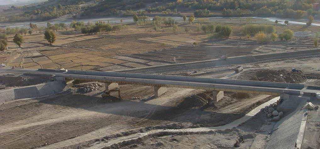 Keshim - Faizabad Yol Projesi (103,050 km) USAID finansmanındaki Keshim - Faizabad yolu inşaatı, Louis Berger Group müşavirliğinde