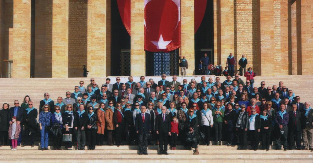 Cumartesi günü 13.30 da Anıtkabir e giderek Ulu Önder Atatürk ün manevi huzurunda saygı duruşunda bulunduk, duygu ve düşüncelerimizi Anıtkabir özel defterine kaydettik.