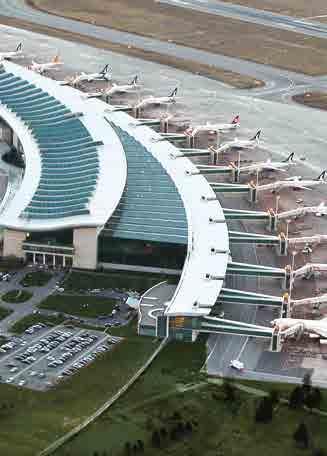 42 TAV HAVALIMANLARI TAV Havalimanları: Dünya Çapında Entegre Hizmet Çeşitlendirilmiş portföy ve entegre yapısıyla lider havaalanı işletmesi TAV Havalimanları, 2016 yılında yaklaşık 808 bin uçak
