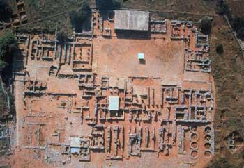 Girit mimarlığının karakteristik yapıları Knossos