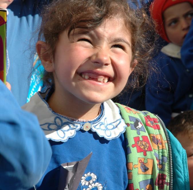 11. Öğrenci Destekleme Fonu Eğitimine devam etmek için desteğe ihtiyacı olan YBO veya köy okullarından mezun olmuş bilhassa kız öğrencileri okumaya teşvik etme