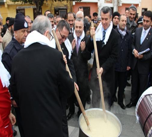 kamu kurumları ve sivil toplum kuruluşları önderliğinde Zey n Hasat Sonu Şenlikleri gerçekleş rildi.