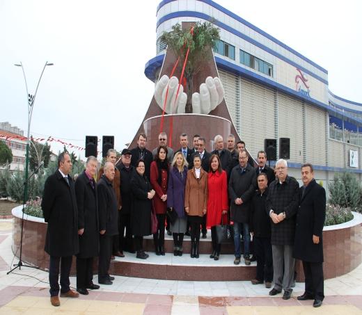 edildi.faruk Serpil Parkında Folklor gösterileri eşliğinde bölgemizde bulunan markalarının stantlarının açılış yapıldı.