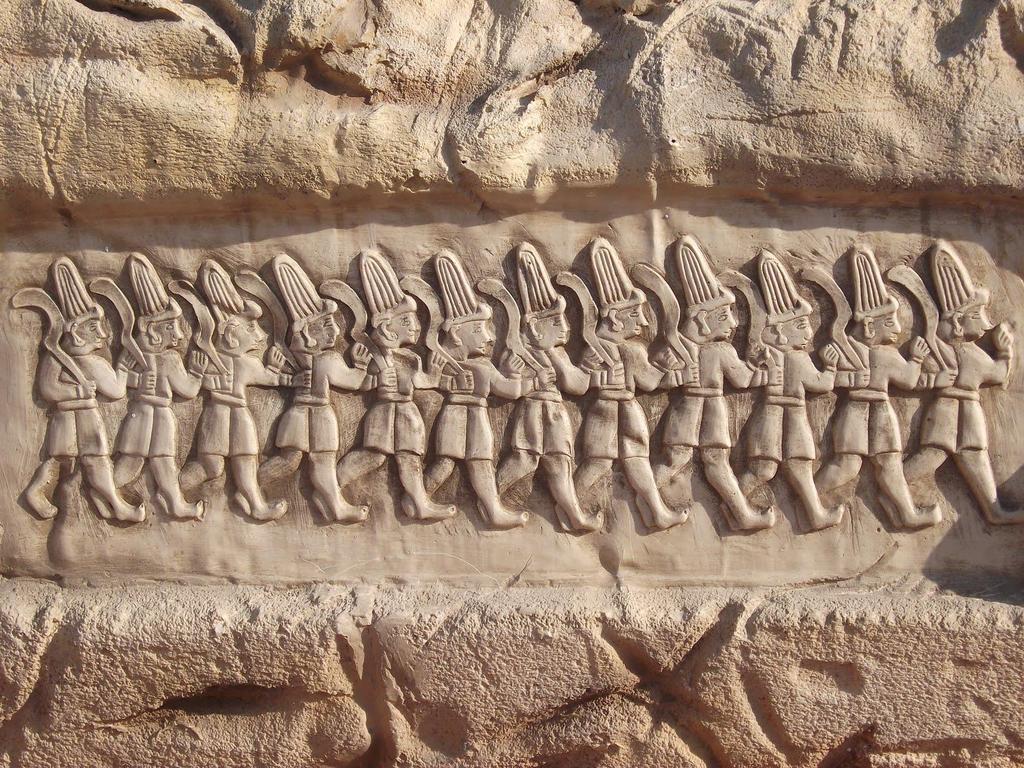 Esas itibariyle bataklık olan güney Mezopotamya yı M.Ö. 5000 senelerinde Orta Asya dan gelen Sümerler imar etmişlerdir. Mezopotamya da M.Ö. 4000 yıllarından M.
